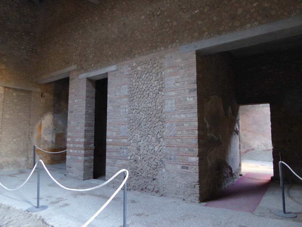 VI.8.23 Pompeii. January 2017. Looking west along north side of atrium.
Foto Annette Haug, ERC Grant 681269 DÉCOR.