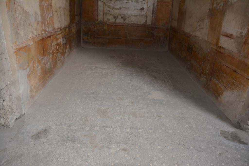 VI.8.23 Pompeii. September 2019. Detail of flooring in north ala, at rear, and in atrium, in front.
Foto Annette Haug, ERC Grant 681269 DÉCOR.