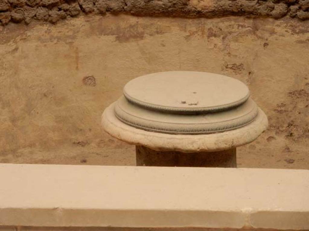 VI.8.23 Pompeii. May 2017. Detail of small column in basin of fountain. Photo courtesy of Buzz Ferebee.