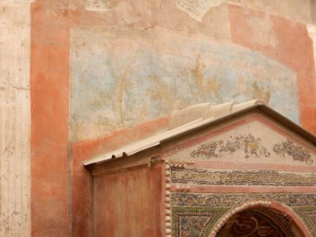 VI.8.23 Pompeii. May 2017. Painting on west wall behind fountain, from south.
Photo courtesy of Buzz Ferebee.