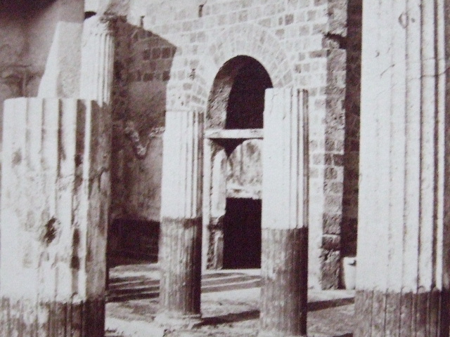 VI.9.2 Pompeii.  March 2009. Peristyle 16, south wall showing thickness of plaster.  