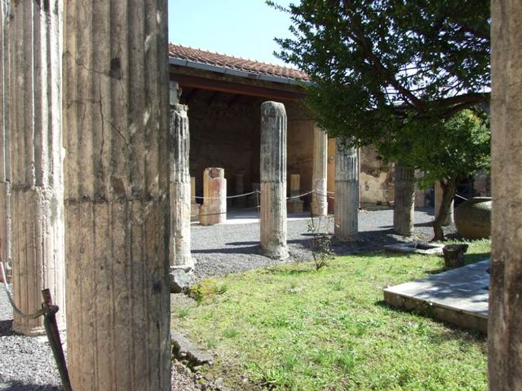 VI.9.2 Pompeii. March 2009. Peristyle 16, looking east to Corinthian Oecus.