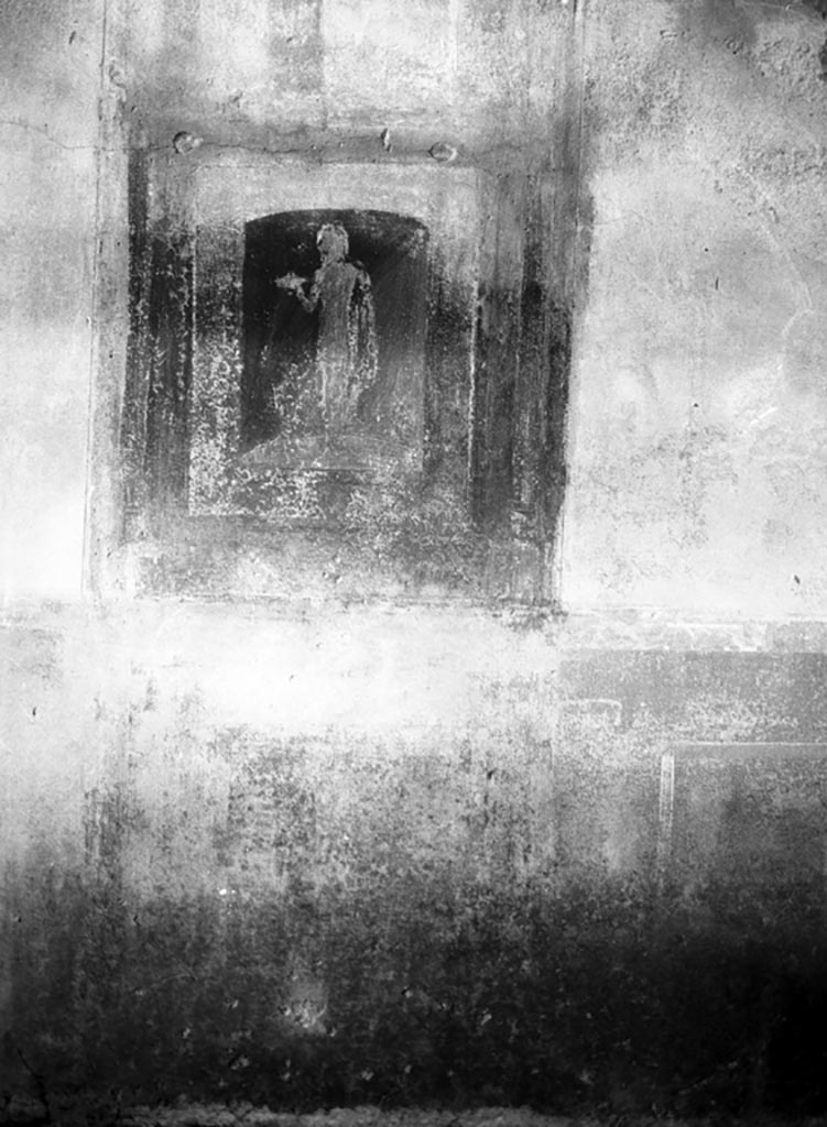 VI.9.2 Pompeii. W.551A. Peristyle 16, remains of wall painting from west wall.
Photo by Tatiana Warscher. Photo © Deutsches Archäologisches Institut, Abteilung Rom, Arkiv.