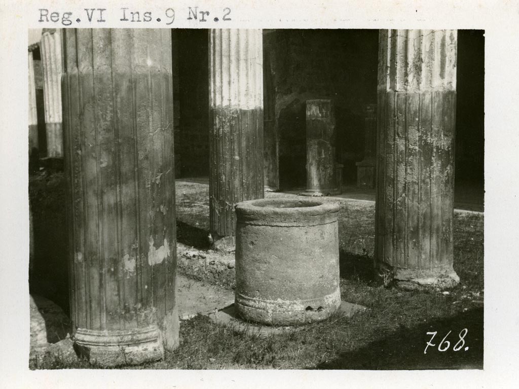 VI.9.2 Pompeii. Pre-1937-39. Puteal 22 in peristyle portico 16.
Photo courtesy of American Academy in Rome, Photographic Archive. Warsher collection no. 768.