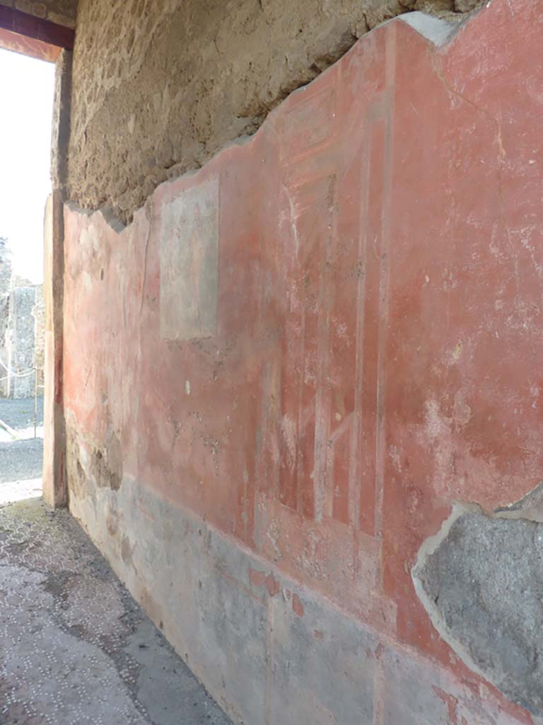 VI.9.2/13 Pompeii. October 2014. Looking east along south wall of entrance corridor 1.
Foto Annette Haug, ERC Grant 681269 DÉCOR.
