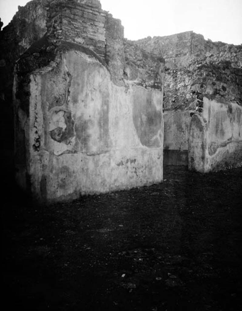 231957 Bestand-D-DAI-ROM-W.458.jpg
VI.9.2 Pompeii. W.458. Room 13, doorway in south wall of atrium, on right.
Photo by Tatiana Warscher. With kind permission of DAI Rome, whose copyright it remains.
See http://arachne.uni-koeln.de/item/marbilderbestand/231957