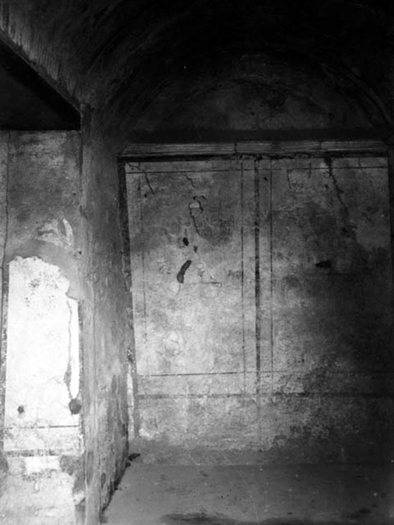 231191 Bestand-D-DAI-ROM-W.428.jpg
VI.9.2 Pompeii. W.428. Room 31, looking towards south wall in alcove.
Photo by Tatiana Warscher. With kind permission of DAI Rome, whose copyright it remains.
See http://arachne.uni-koeln.de/item/marbilderbestand/231191