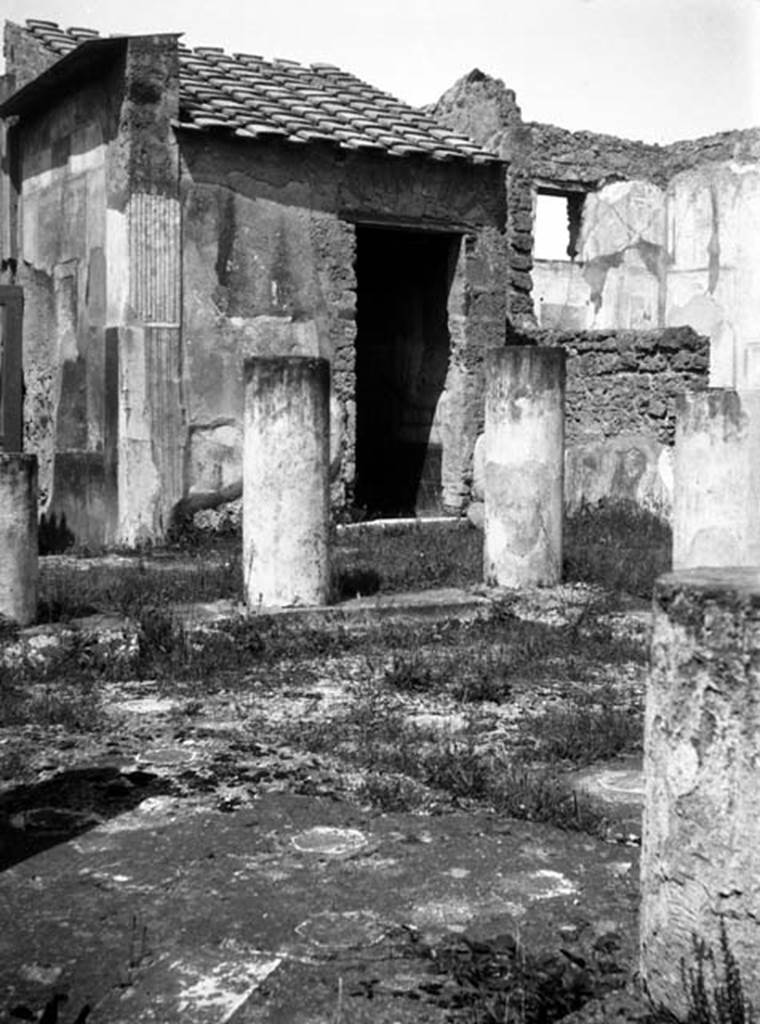 VI.9.6 Pompeii. W.814. Room 3, looking north-west across impluvium in atrium, towards doorway to room 16. The fauces/entrance corridor from the main entrance is on the left.
Photo by Tatiana Warscher. With kind permission of DAI Rome, whose copyright it remains.
See http://arachne.uni-koeln.de/item/marbilderbestand/231049