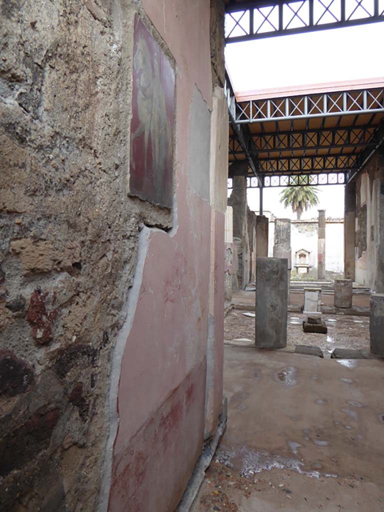 VI.9.6/7 Pompeii. September 2017.
Looking towards north wall of entrance corridor/fauces leading into atrium.
Foto Annette Haug, ERC Grant 681269 DÉCOR.