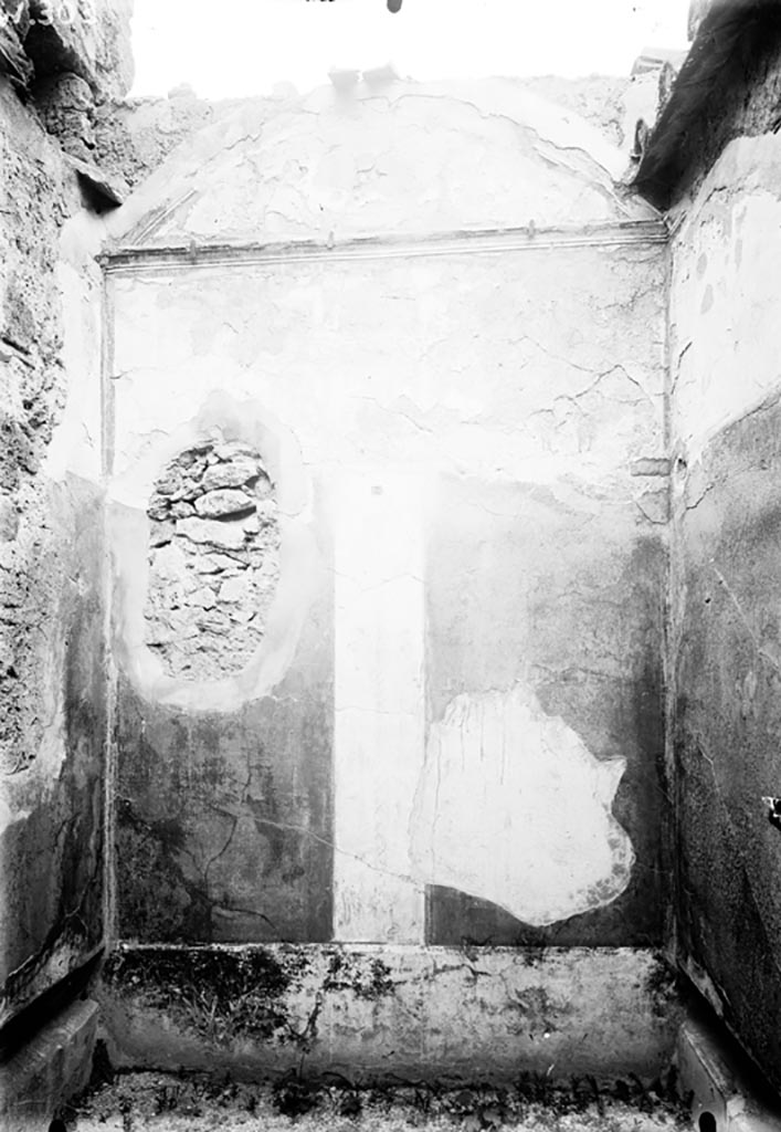VI.9.6 Pompeii. W.303. Room 13, north wall.
Photo by Tatiana Warscher. Photo © Deutsches Archäologisches Institut, Abteilung Rom, Arkiv.