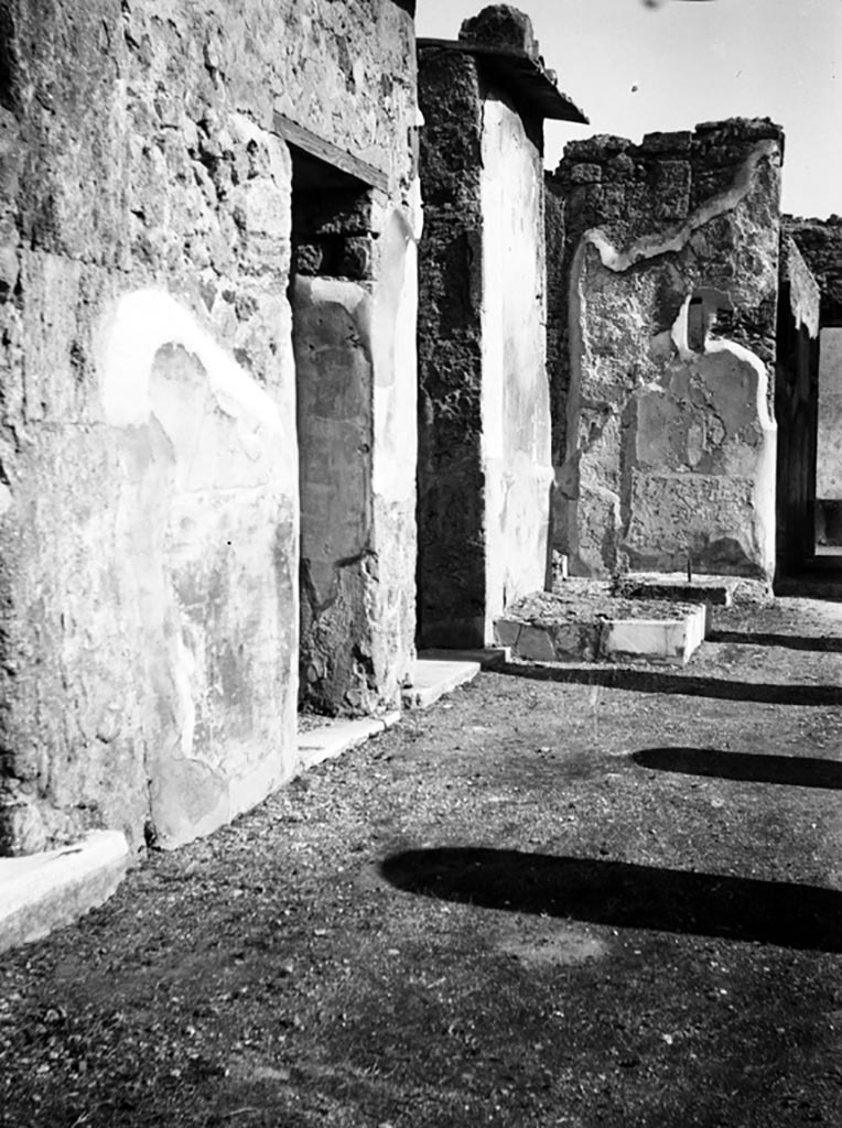 VI.9.6 Pompeii. W.804. Room 3, north side of atrium, looking east to doorways to rooms 13, 12 and 11.
Photo by Tatiana Warscher. Photo © Deutsches Archäologisches Institut, Abteilung Rom, Arkiv.