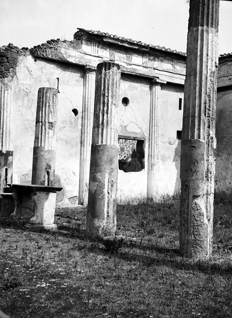 VI.9.6 Pompeii. W.902. Room 17, looking from the west portico towards the north wall of pseudo-peristyle.
According to Jashemski, the portico on the west was supported by five columns and two engaged-columns.
These were red at the base, and white and fluted above.
The columns were joined by a fence which had a wooden framework.
The slots for fixing the fence can be seen in the sides of the columns.
See Jashemski, W. F., 1993. The Gardens of Pompeii, Volume II: Appendices. New York: Caratzas. (p.138-9)
Photo by Tatiana Warscher. Photo © Deutsches Archäologisches Institut, Abteilung Rom, Arkiv.