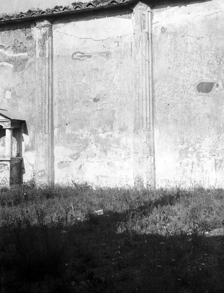 VI.9.6 Pompeii. W.906. Room 17, east wall of pseudo-peristyle.
Photo by Tatiana Warscher. Photo © Deutsches Archäologisches Institut, Abteilung Rom, Arkiv.