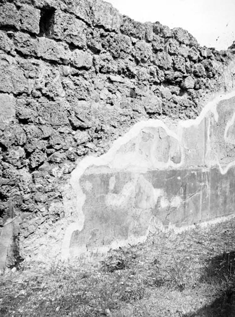 231327 Bestand-D-DAI-ROM-W.0932.jpg
VI.9.6 Pompeii. W.932. Room 20, north wall at east end.
Photo by Tatiana Warscher. With kind permission of DAI Rome, whose copyright it remains.
See http://arachne.uni-koeln.de/item/marbilderbestand/231327