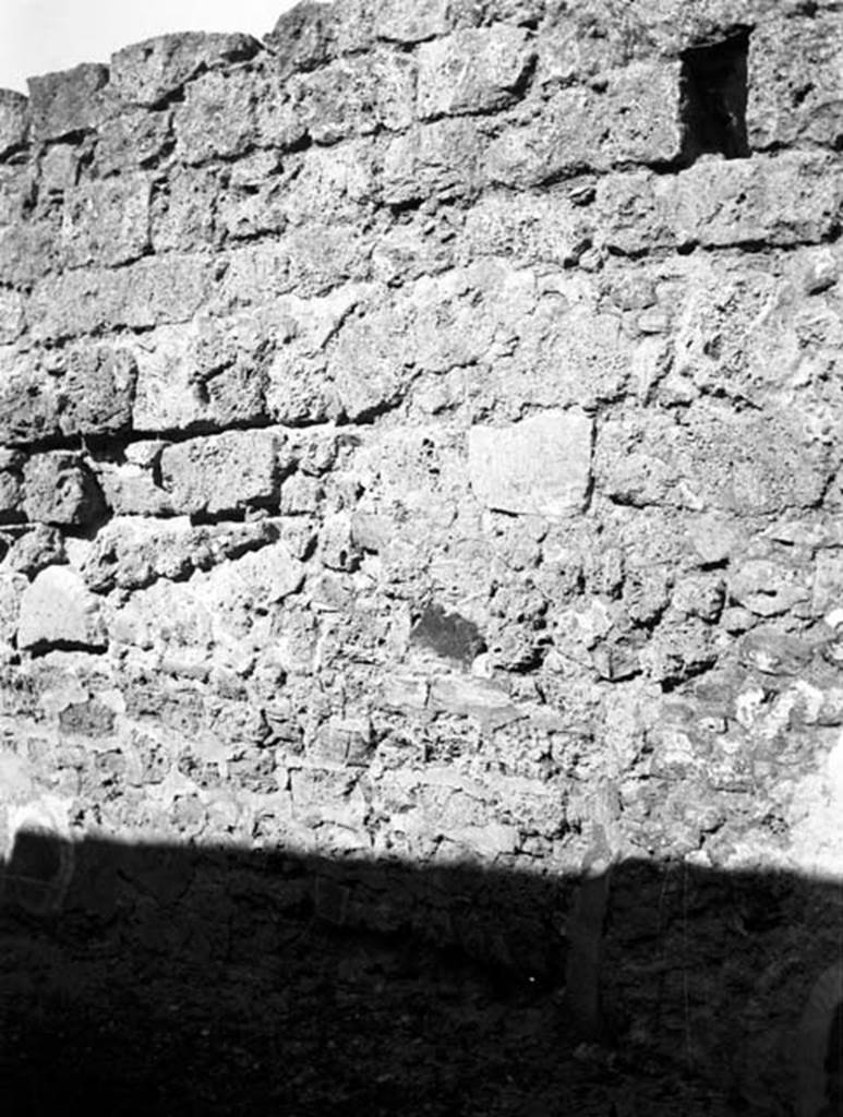 231574 Bestand-D-DAI-ROM-W.0931.jpg
VI.9.6 Pompeii. W.931. Room 20, north wall, looking towards west end.
Photo by Tatiana Warscher. With kind permission of DAI Rome, whose copyright it remains.
See http://arachne.uni-koeln.de/item/marbilderbestand/231574