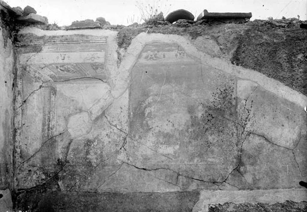 230926 Bestand-D-DAI-ROM-W.0314.jpg
VI.9.6 Pompeii. W.314. Room 20: wall decorations from above doorway on south wall.
Photo by Tatiana Warscher. With kind permission of DAI Rome, whose copyright it remains.
See http://arachne.uni-koeln.de/item/marbilderbestand/230926