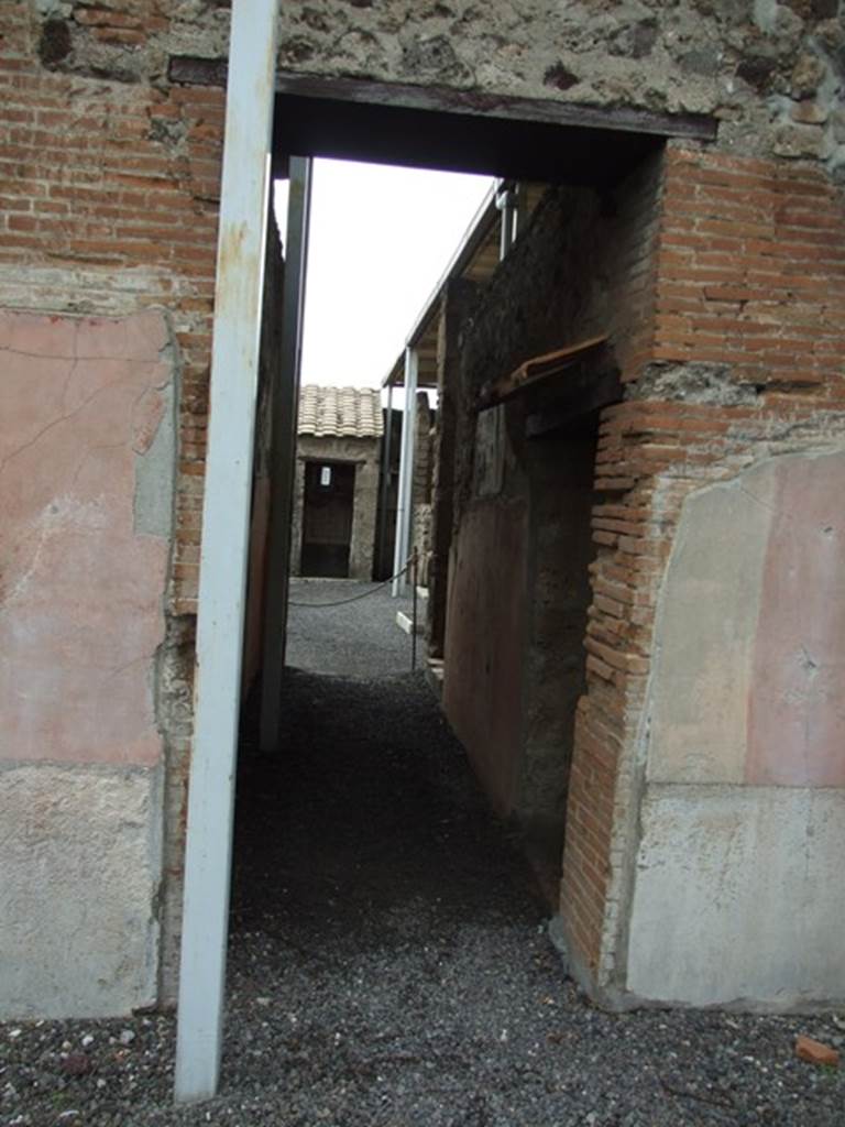 VI.9.6 Pompeii. March 2009. Room 10, corridor looking west to front of house.