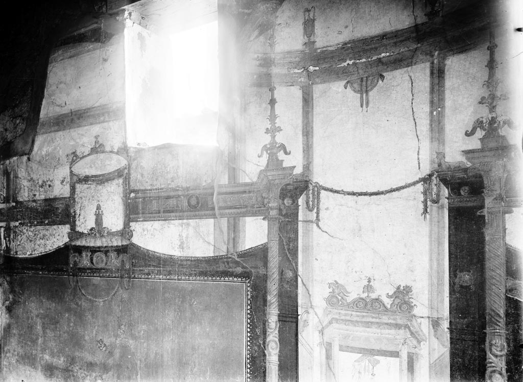 VI.9.6 Pompeii. W.255. Wall decoration from upper north wall of peristyle 6, on west side of entrance doorway from atrium.
Photo by Tatiana Warscher. Photo © Deutsches Archäologisches Institut, Abteilung Rom, Arkiv.