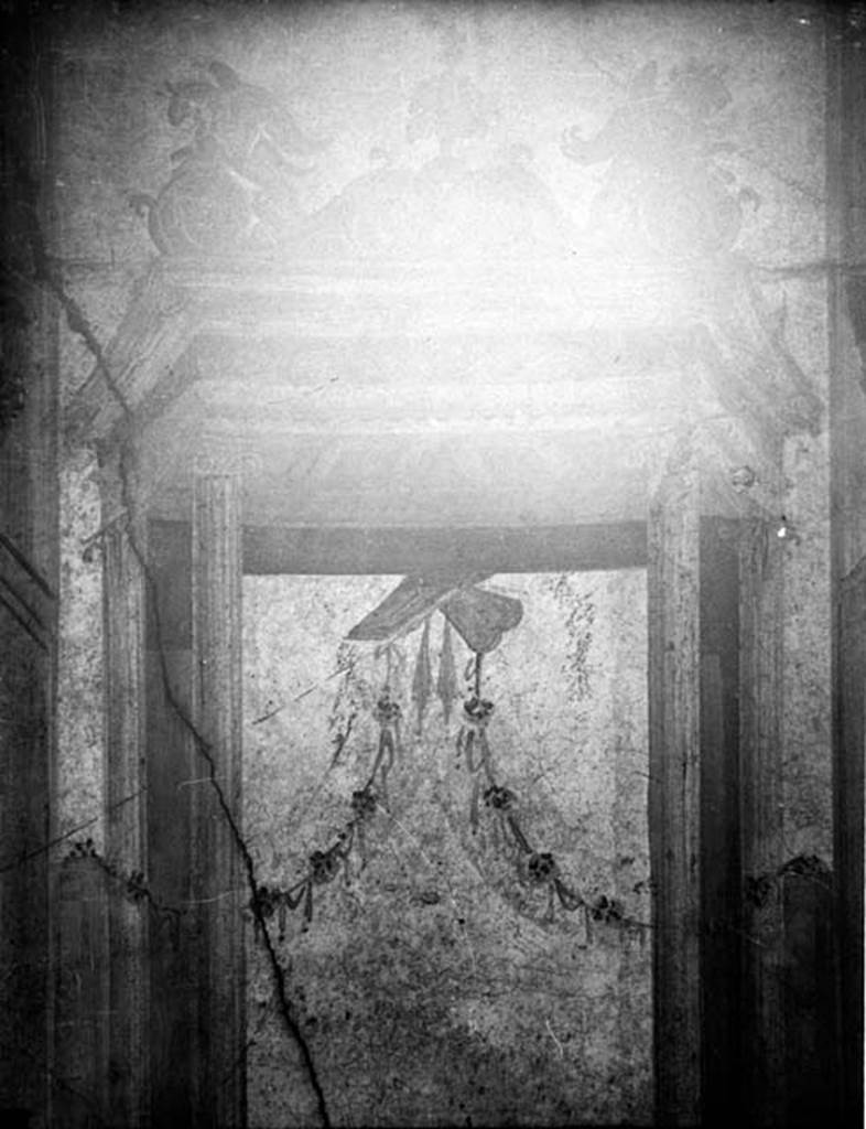 231671 Bestand-D-DAI-ROM-W.259.jpg
VI.9.6 Pompeii. W.259. Wall decoration from north wall of peristyle 6, on west side of doorway.
Photo by Tatiana Warscher. With kind permission of DAI Rome, whose copyright it remains.
See http://arachne.uni-koeln.de/item/marbilderbestand/231671