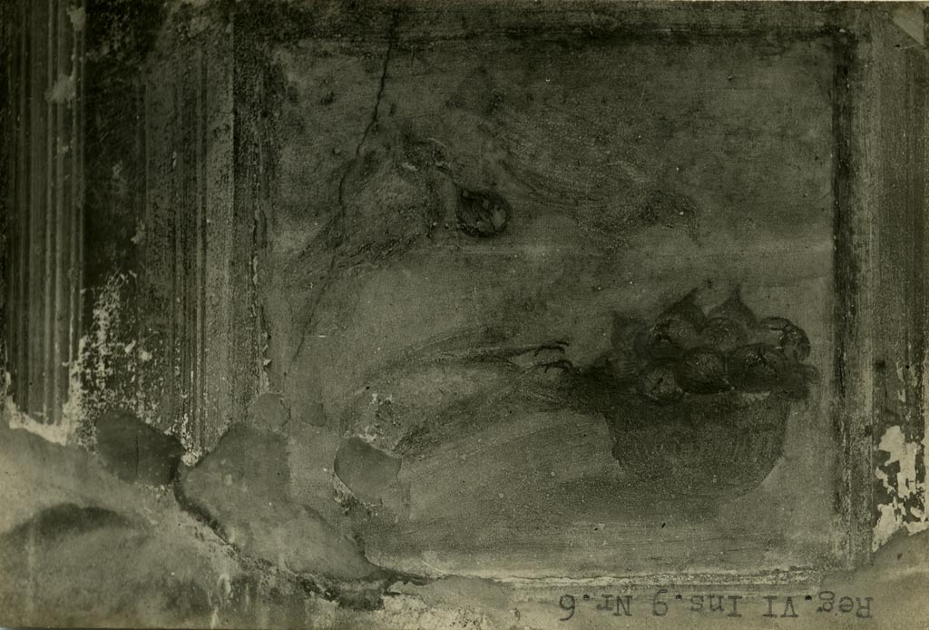 VI.9.6 Pompeii. Pre-1937-39. Room 6, wall painting from west end of north wall showing birds picking at a bowl of figs.
Photo courtesy of American Academy in Rome, Photographic Archive. Warsher collection no. 023.