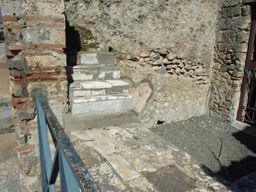 VI.10.1 Pompeii. Looking towards entrance doorway on east side of Via Mercurio.
Photo by permission of the Institute of Archaeology, University of Oxford. File name instarchbx202im071. Source ID. 44542.
