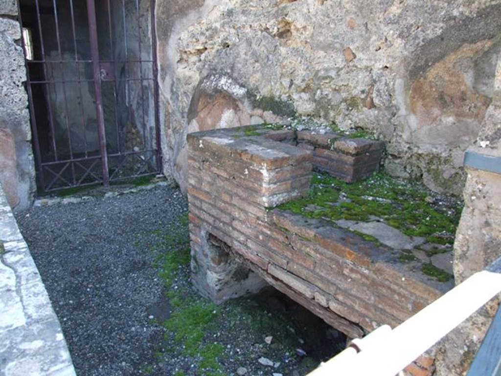 VI.10.1 Pompeii. May 2003. Hearth on south side of bar-room. Photo courtesy of Nicolas Monteix.