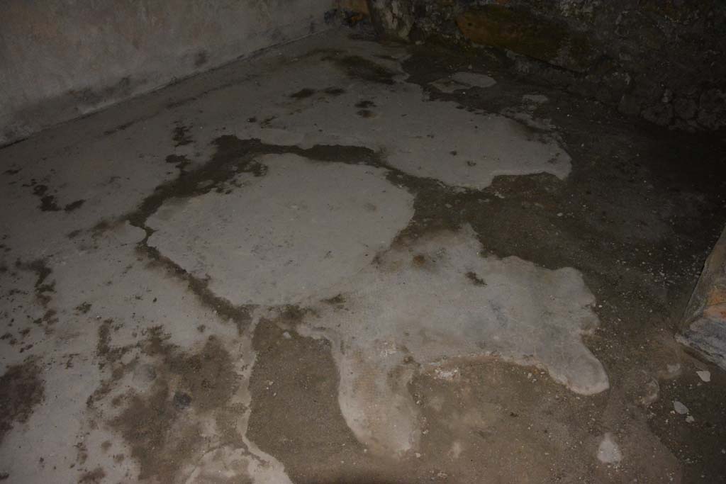 VI.11.10 Pompeii. October 2017. Room 44, site of small mosaic (emblema) of cock-fight from centre of flooring.
Foto Annette Haug, ERC Grant 681269 DÉCOR