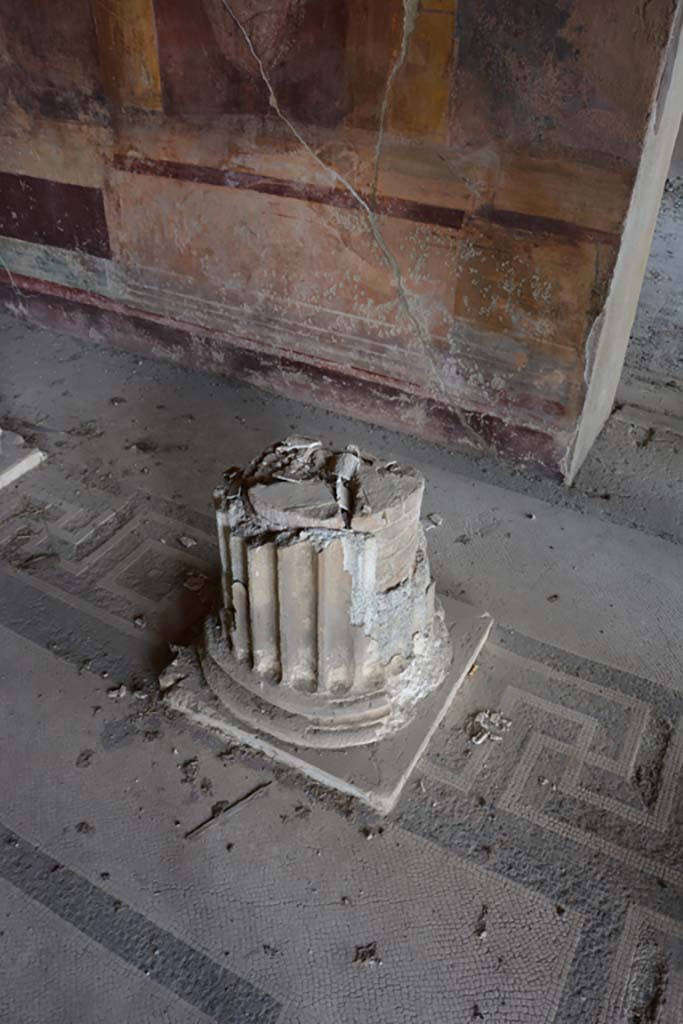 VI.11.10 Pompeii. October 2017. Room 43, column on east side near doorway into room 46.
Foto Annette Haug, ERC Grant 681269 DÉCOR