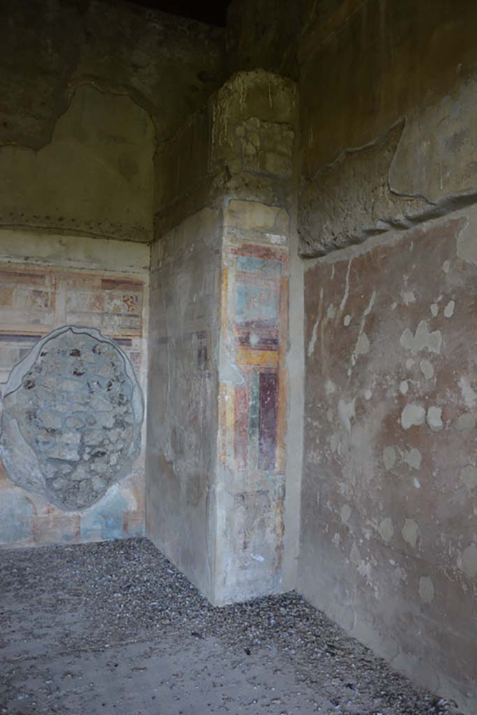 VI.11.10 Pompeii. October 2017. Room 46, looking north-east towards bed alcove and east wall.
Foto Annette Haug, ERC Grant 681269 DÉCOR