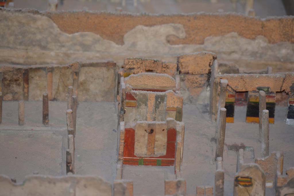 VI.11.9/10 Pompeii. July 2017. In centre, painted east wall of room 35, with east wall of tablinum 33, at its rear.
From cork model in Naples Archaeological Museum.
Foto Annette Haug, ERC Grant 681269 DÉCOR.