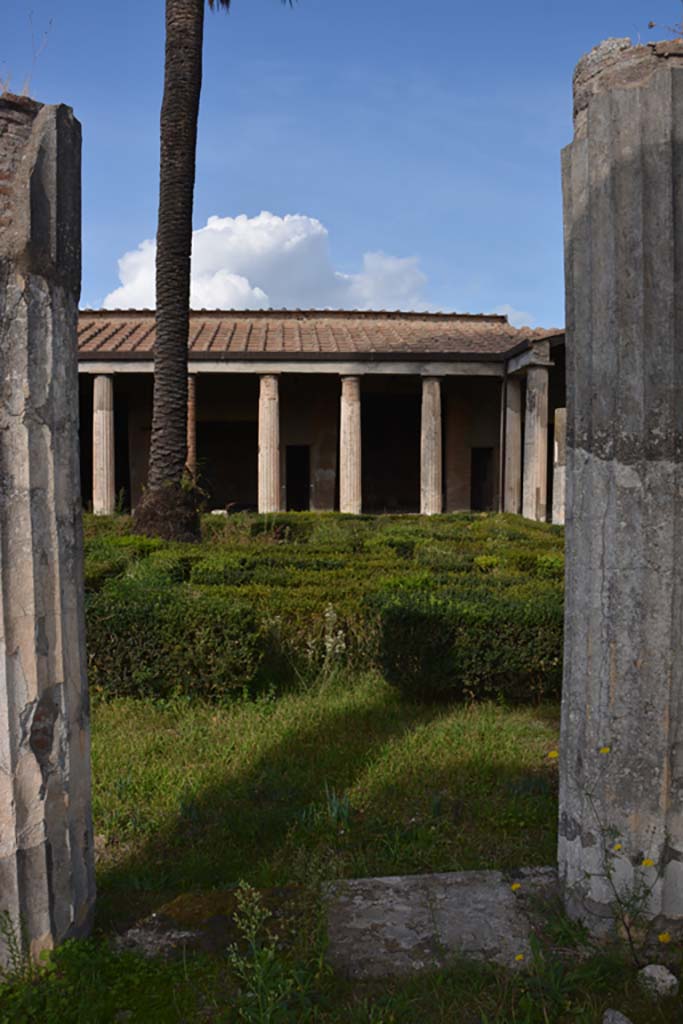 VI.11.10 Pompeii. October 2017. Peristyle 36, looking north from south portico.
Foto Annette Haug, ERC Grant 681269 DÉCOR