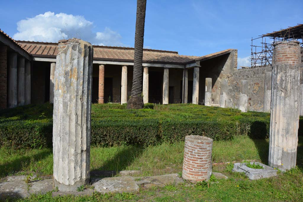 VI.11.10 Pompeii. October 2017. Peristyle 36, looking north from south portico.
Foto Annette Haug, ERC Grant 681269 DÉCOR