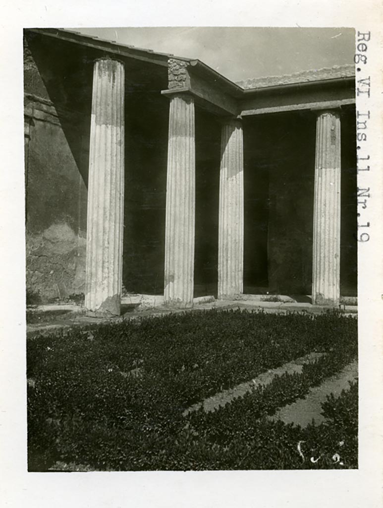 VI.11.10 Pompeii but shown as VI.11.19 on photo. Pre-1937-39.
Peristyle 36, looking north-west across peristyle.
Photo courtesy of American Academy in Rome, Photographic Archive. Warsher collection no. 836.