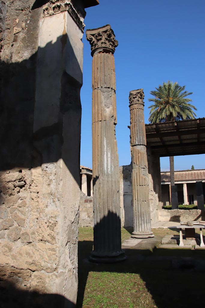 VI.11.10 Pompeii. October 2023.
Looking towards columns on west side of impluvium. Photo courtesy of Klaus Heese.