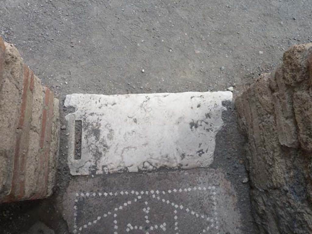 VI.12.2 Pompeii. September 2015. Doorway threshold from room in north-east corner of rear peristyle.