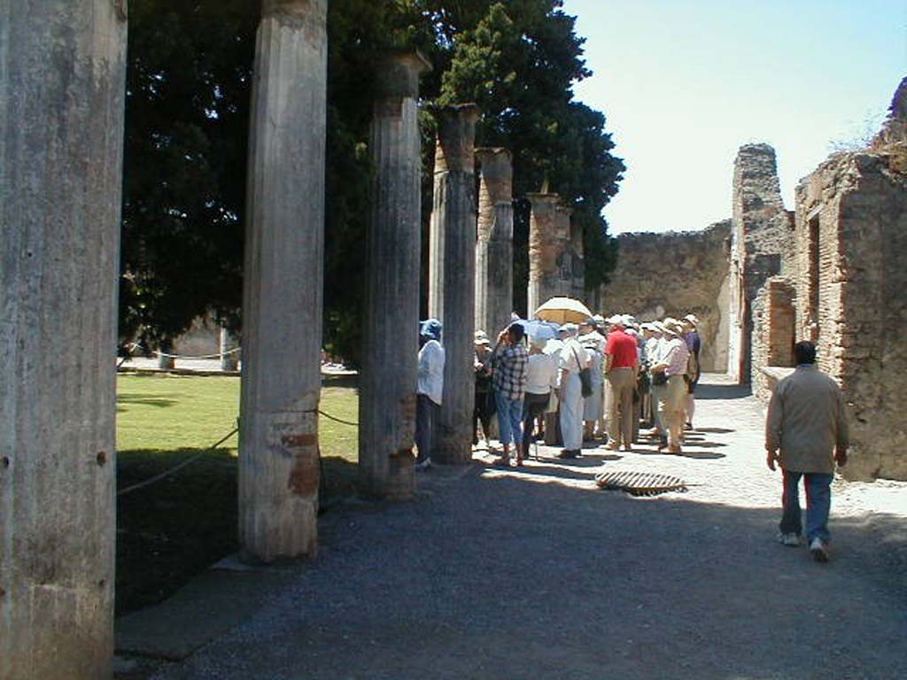 VI.12.2 Pompeii. May 2004. Looking west along north portico of rear peristyle.