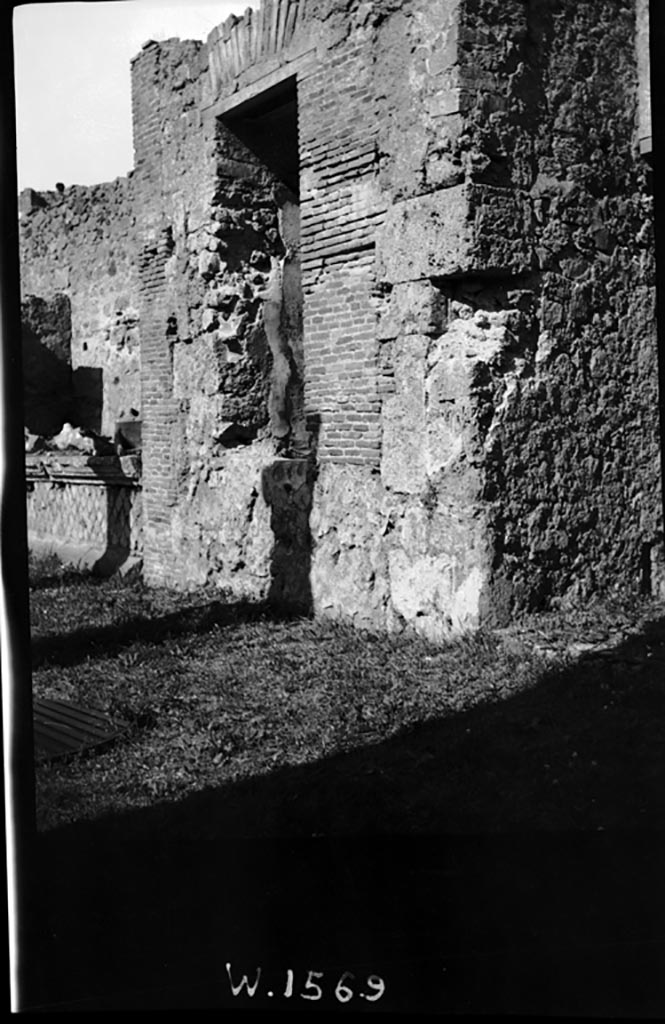VI.12.2 Pompeii. W.1569. North wall of second peristyle.
Photo by Tatiana Warscher. Photo © Deutsches Archäologisches Institut, Abteilung Rom, Arkiv.