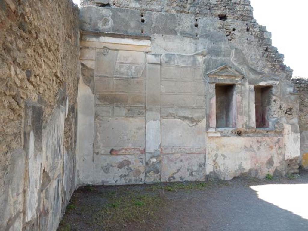 VI.12.2 Pompeii. May 2015. Looking towards north-west corner of rear peristyle.
Photo courtesy of Buzz Ferebee.