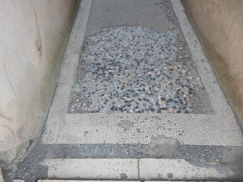 VI.12.2 Pompeii. May 2015. Looking south from north end of corridor. Photo courtesy of Buzz Ferebee.