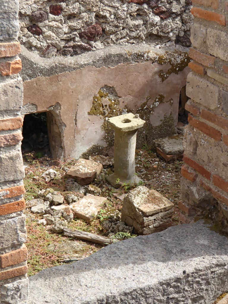 VI.12.2 Pompeii. September 2015.
Second room at north end of corridor, part of bath suite with remains of hypocaust.
Foto Annette Haug, ERC Grant 681269 DÉCOR.