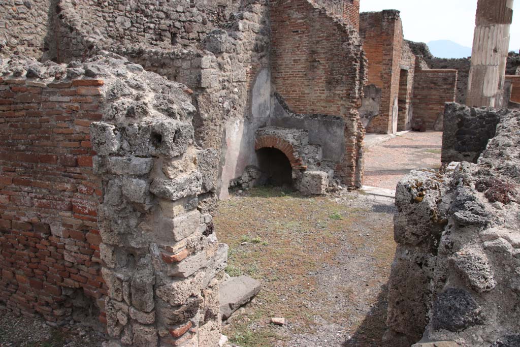 VI.12.2 Pompeii. September 2021.
Room 17 at south end of corridor on east side. On the right is a doorway into the north side of the atrium of VI.12.5.
Photo courtesy of Klaus Heese.