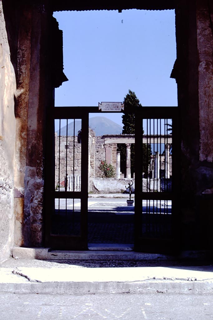 VI.12.2 Pompeii. 1968.
Looking north through entrance doorway on Via della Fortuna. Photo by Stanley A. Jashemski.
Source: The Wilhelmina and Stanley A. Jashemski archive in the University of Maryland Library, Special Collections (See collection page) and made available under the Creative Commons Attribution-Non-Commercial License v.4. See Licence and use details.
J68f1252