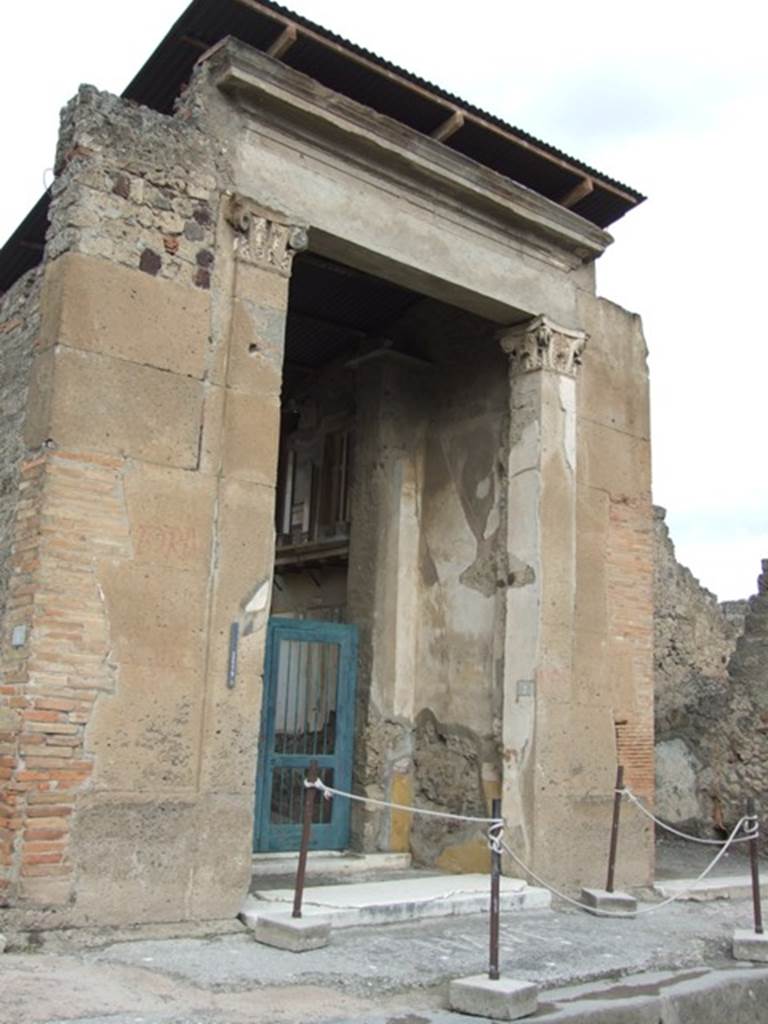 VI.12.2 Pompeii. December 2007. Entrance with HAVE (Welcome) written in the pavement.