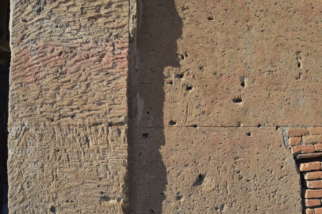 VI.12.2 Pompeii. March 2019. Detail from pilaster on east (right) side of entrance doorway.
Foto Taylor Lauritsen, ERC Grant 681269 DÉCOR