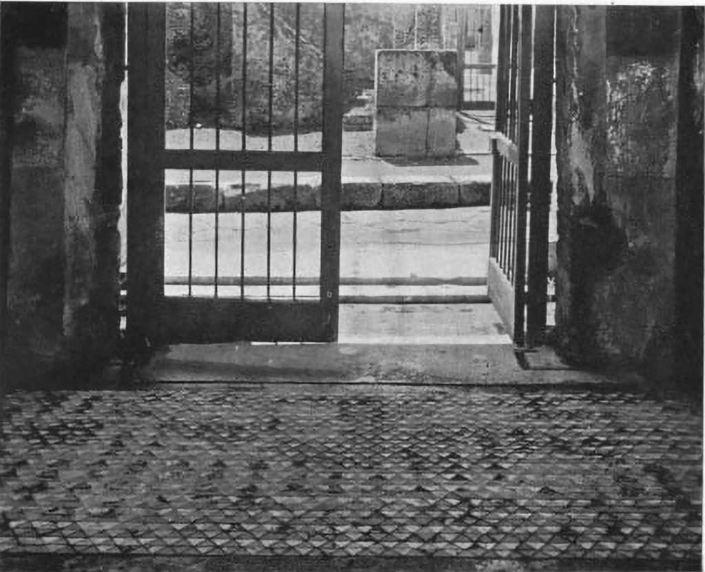 VI.12.2 Pompeii. c.1930. Entrance corridor, looking south to open doorway.
See Blake, M., (1930). The pavements of the Roman Buildings of the Republic and Early Empire. Rome, MAAR, 8, (p. 39, & Pl. 6, tav.3).