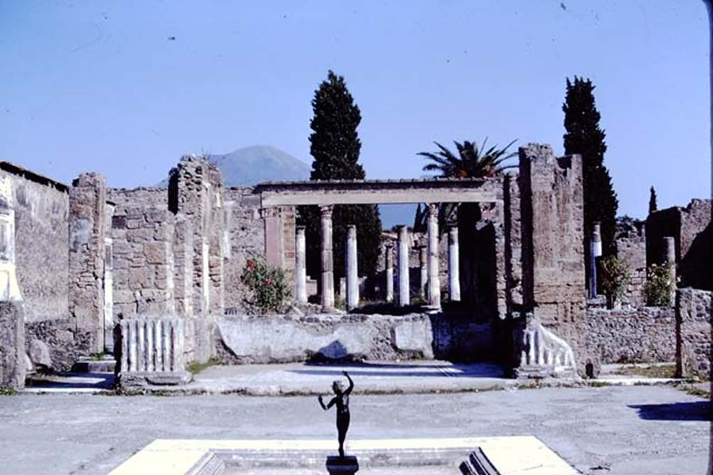 VI.12.2, Pompeii. 1968. Looking north across atrium towards tablinum. Photo by Stanley A. Jashemski.
Source: The Wilhelmina and Stanley A. Jashemski archive in the University of Maryland Library, Special Collections (See collection page) and made available under the Creative Commons Attribution-Non Commercial License v.4. See Licence and use details.
J68f1251