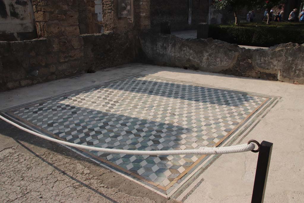 VI.12.2 Pompeii. September 2017. Looking towards north-west corner of tablinum 33. Photo courtesy of Klaus Heese.