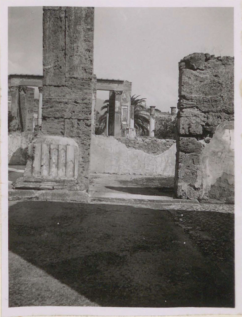 VI.12.2 Pompeii. Pre-1943.
Doorway from north-east corner of atrium towards triclinium 34 on right side of tablinum.
On the right is the east ala 30.
See Warscher, T. (1946). Casa del Fauno, Swedish Institute, Rome. (p.27, n.36).