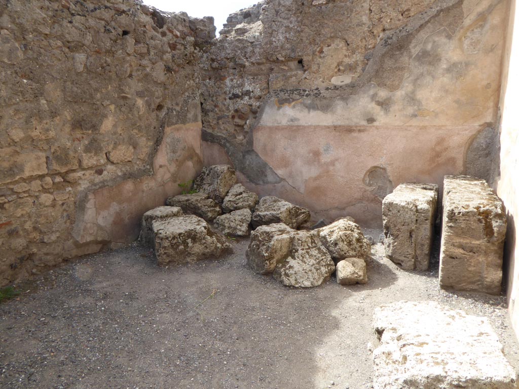VI.12.2 Pompeii. September 2015. Room 5, looking towards west wall.
Foto Annette Haug, ERC Grant 681269 DÉCOR.