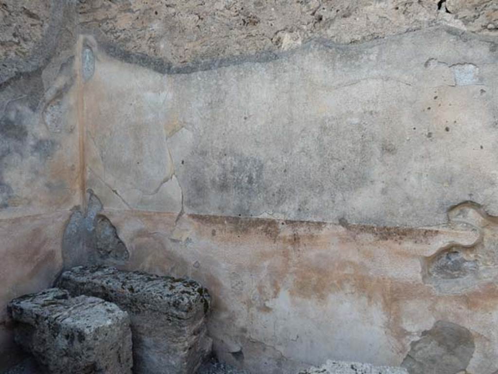 VI.12.2 Pompeii. May 2015. North wall of room in south-west corner of atrium.
Photo courtesy of Buzz Ferebee.